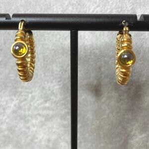 Vintage Monet hoop fashion earrings gold peridot ribbed